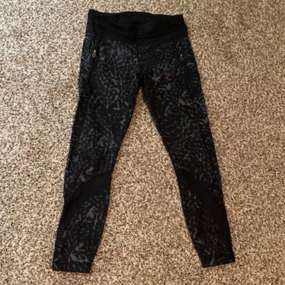 Lululemon sz 6 black/gray pattern leggings w/ mesh inserts & zippers